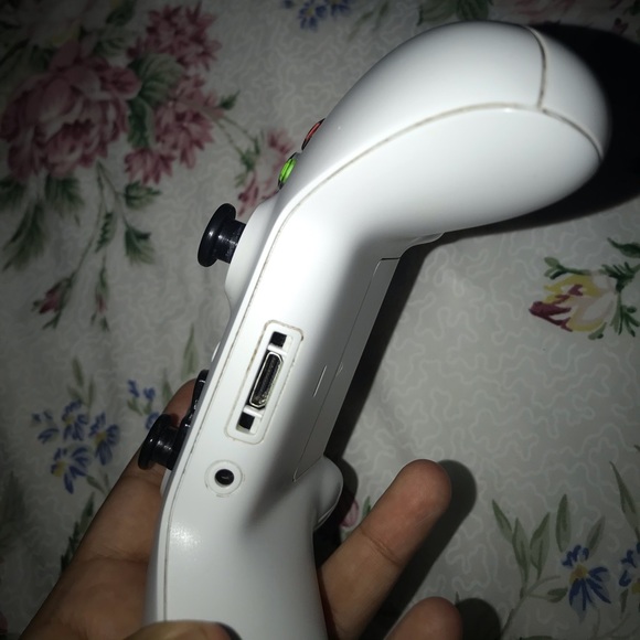 Xbox one controller - Picture 3 of 4